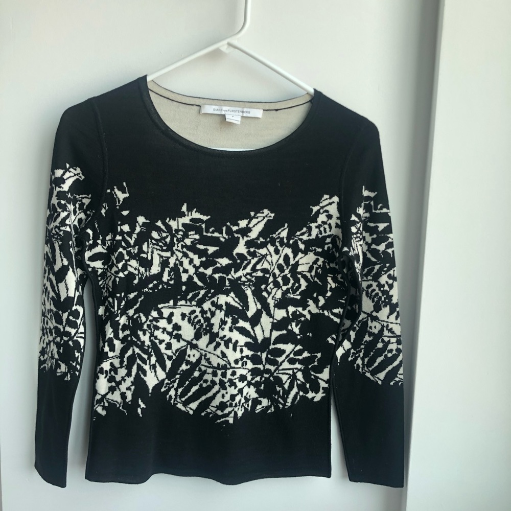 💕 Gorgeous Intarsia Knit DVF Sweater